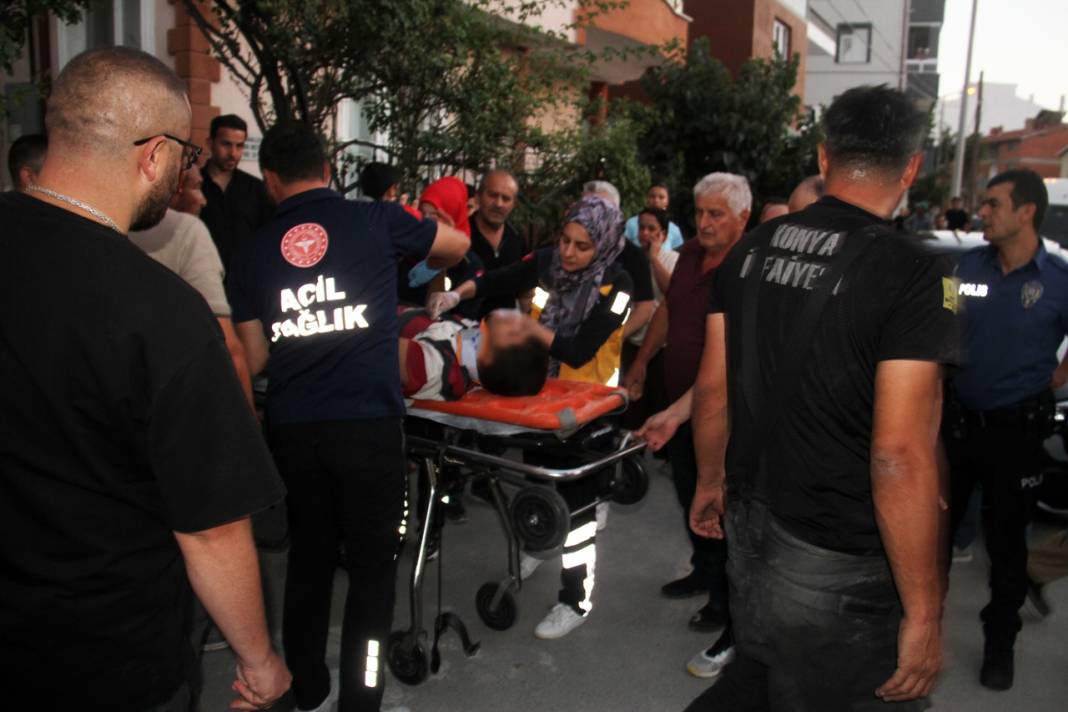 Konya'da kamyonetle korkuluk arasında sıkıştı: Freni boşaldı, can pazarı yaşandı! 7